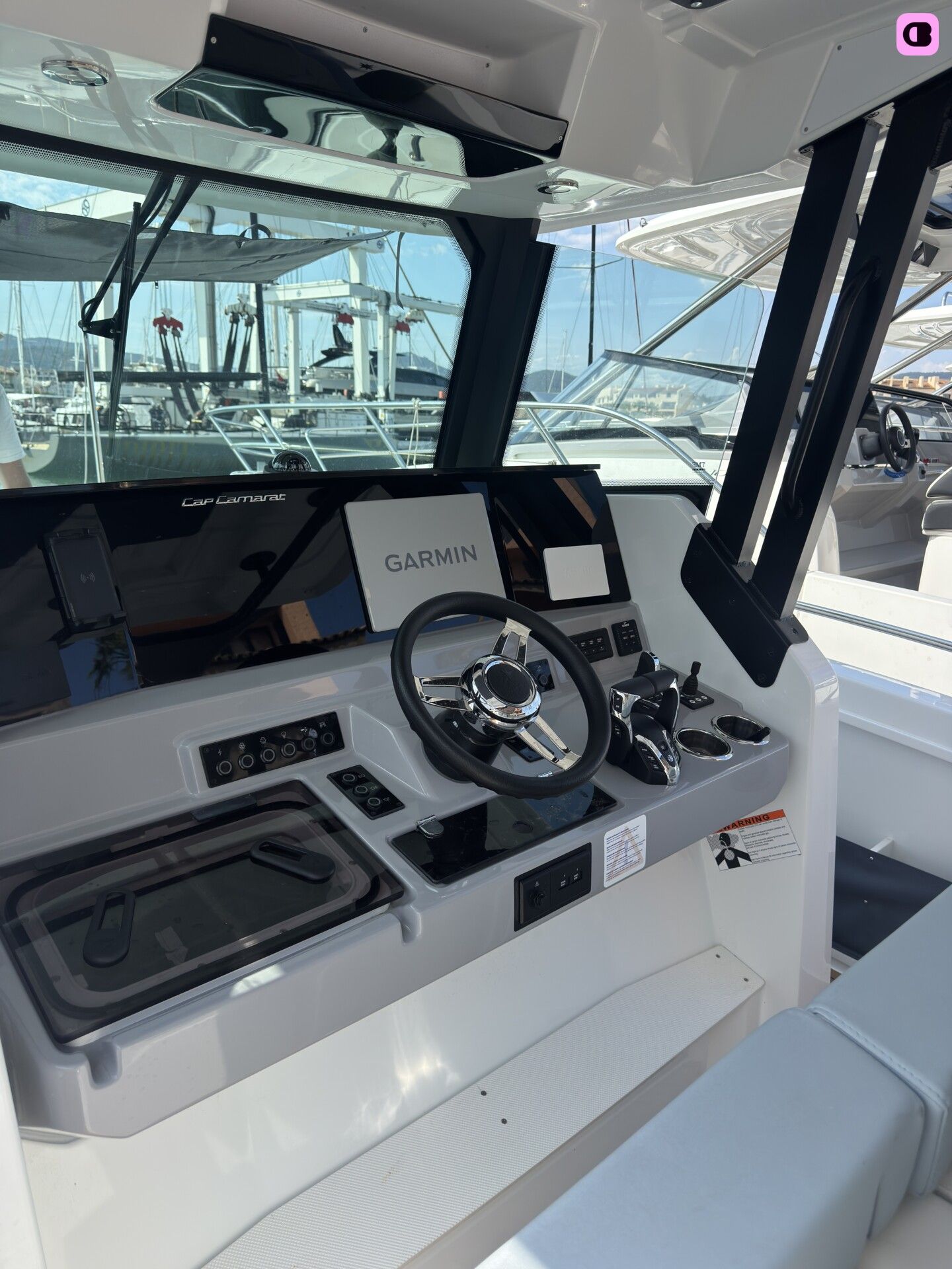 Bateau à moteur Jeanneau Cap Camarat 9.0 CC-2 500cv 3