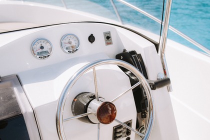 Relax aboard this boat without a license in Menorc