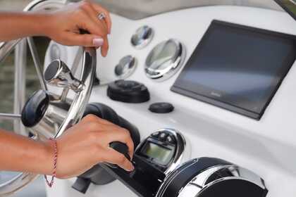 Alquiler Neumática RIB 760 Saint Martin