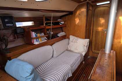 Beneteau amplico y cómodo