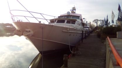 Aluguel Iate a motor Baglietto 26M Fiumicino