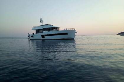 Charter Motor yacht Sundeck 550 La Spezia