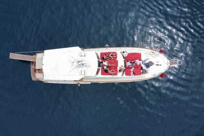 Rental Motorboat Akerboom bergum Navetta in acciaio  modello olandese Taormina