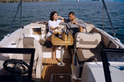 Charter Motorboat Bayliner Vr6 Lutry