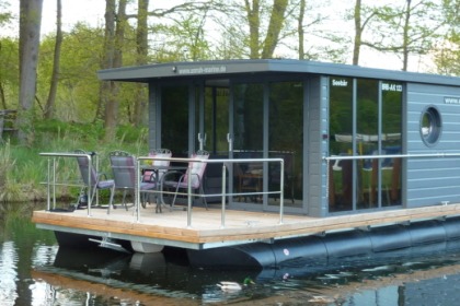 Rent this houseboat and discover the area of Malch