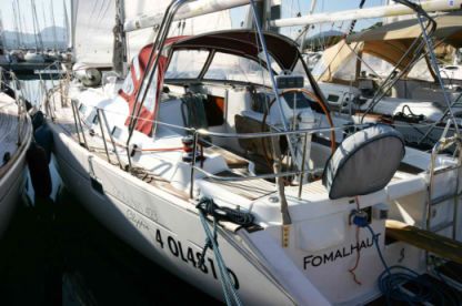 Charter Sailboat Beneteau Oceanis 423 Portisco