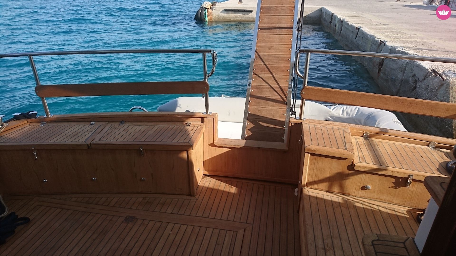 Charter motorboat in Athens  