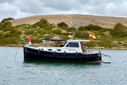 Hire Motorboat Menorquin Yacht 120 Mahón