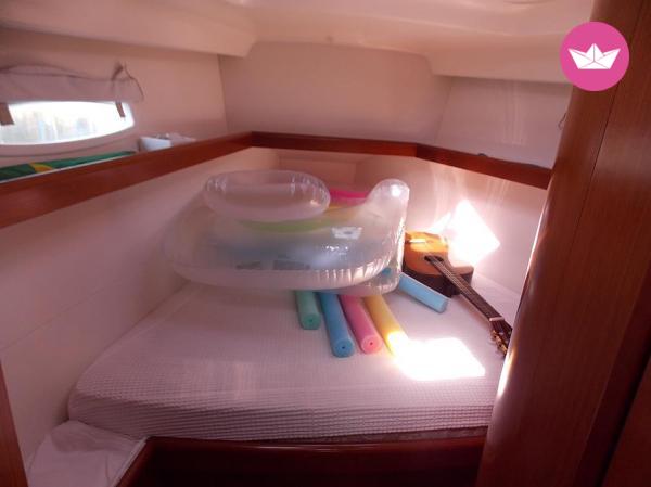 Sailboat Beneteau 40  