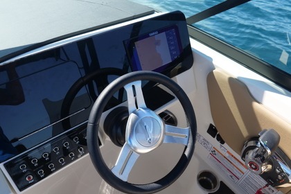 Rental Motorboat Sea Ray SDX OB Roses
