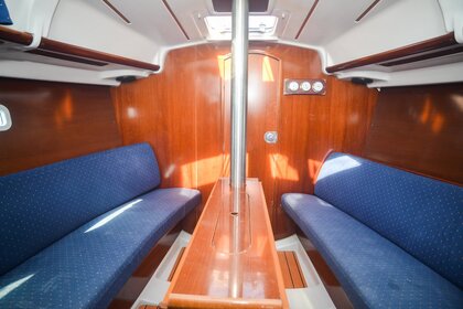 Beneteau Oceanis 323 Clipper in Marina Kornati