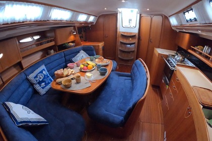 Voilier de croisière X-Yacht X43 au cœur des caraïbes