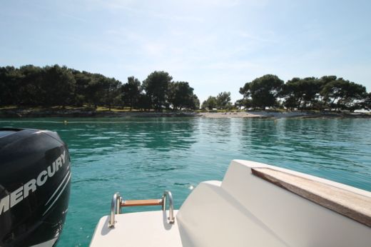 Motorboat Jeanneau Cap camarat 8.5CC Plano del barco