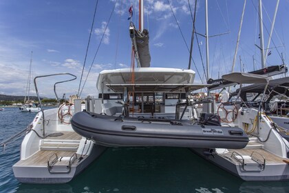Location Catamaran Excess Excess 15 - 6 + 2 cab. Mitikas