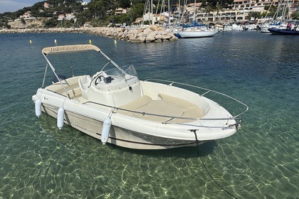 Rental Motorboat Jeanneau CAP CAMARAT 6.35 Saint-Cyr-sur-Mer