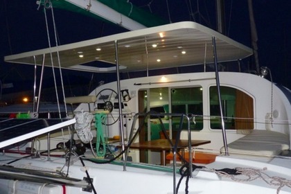 Rental Catamaran LAGOON 410 Le Grau-du-Roi