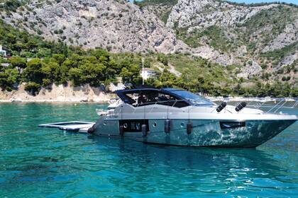 Location Bateau à moteur Cranchi M44 Saint-Tropez