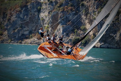 Noleggio Barca a vela Lievi Santarelli - Asso99 Brenzone sul Garda