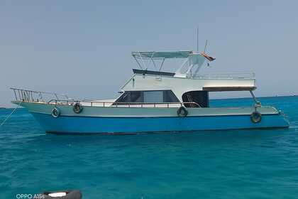 Hire Motorboat Locally made Man Hurghada