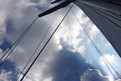 Wöchentliche Segelreisen rund um Menorca im Sommer