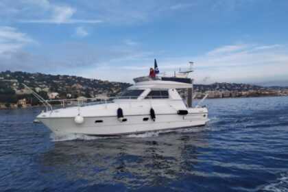 Rental Motorboat Ferretti 34'  Fly-Bridge Cannes