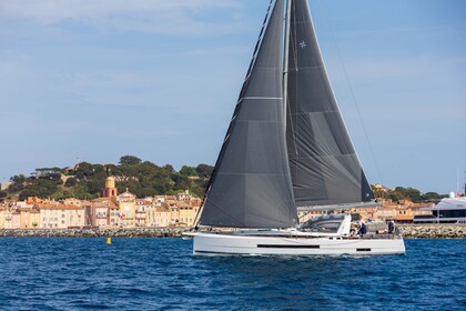 Verhuur Zeilboot JEANNEAU Yacht 55 coque numéro une Corsica