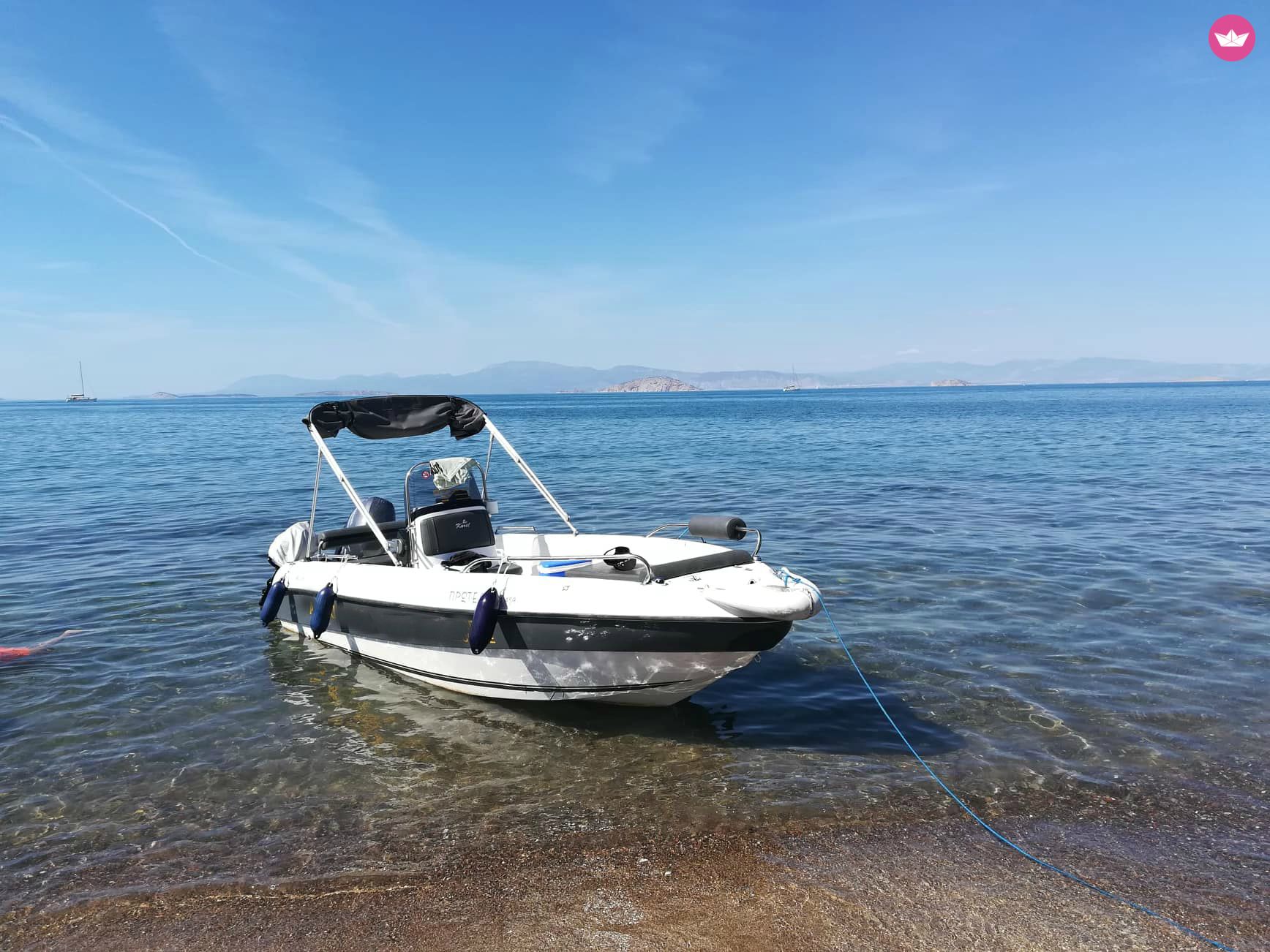 Charter motorboat in Athens  