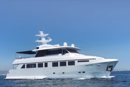 luxury yacht rental barcelona