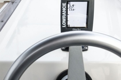 Delphia Nano - łódź motorowa w stylu houseboat