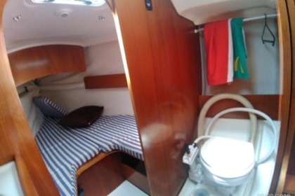 Sailing with Azule a Beneteau Spirit with SUP and Kayak