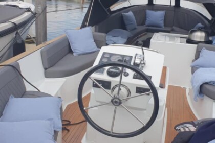 Discover the Utrecht area and/or the Vecht on a luxury sloop with skipper!