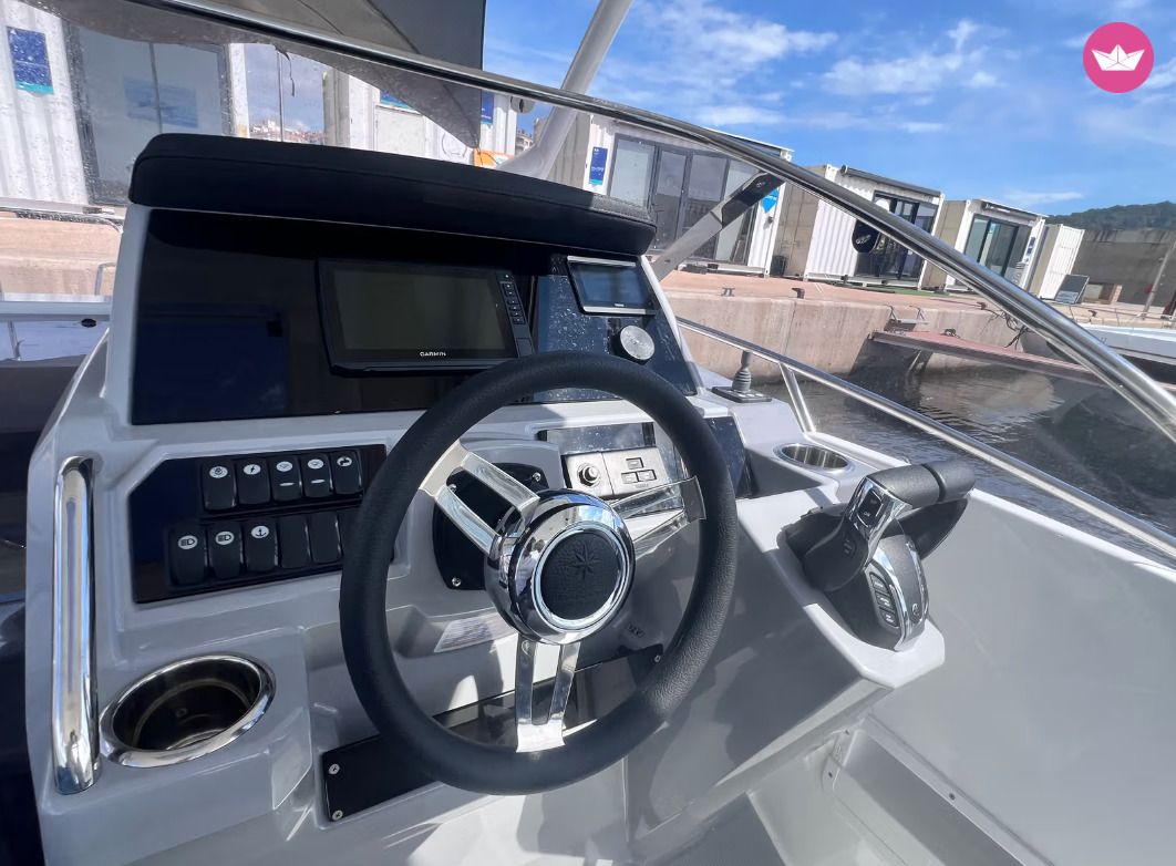 Bateau à moteur Jeanneau Cap Camarat 9.0 WA 400cv 7