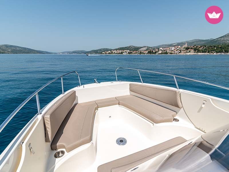 Charter motorboat in Split  