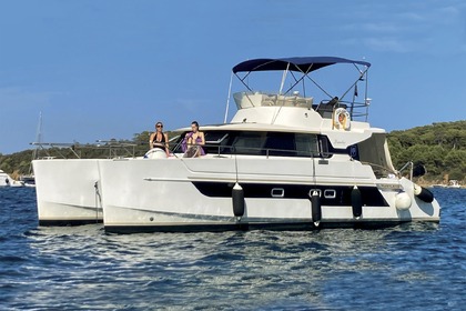 Hire Motorboat Fountaine Pajot Maryland 37 Hyères