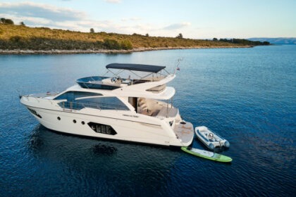 Hire Motorboat Absolute 50 FLY Marina Lav