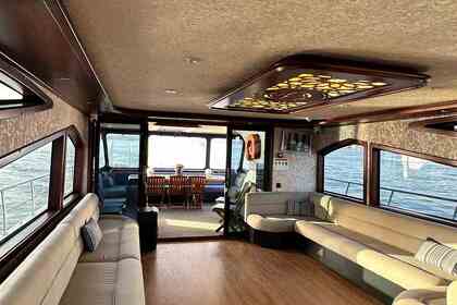 Private Luxury Boat with a Capacity of 40 People