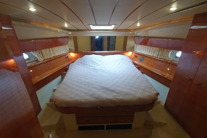 Ferretti 53 flybridge
