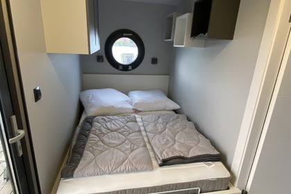 Rent this boat without a license and get to know M