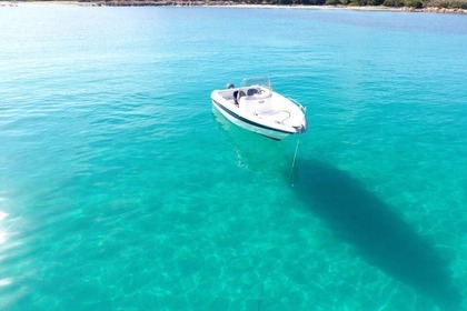 Scopri la barca guidabile senza patente,Yanmarine 5.80 perfetta per visitare le meraviglie della costa smeralda.