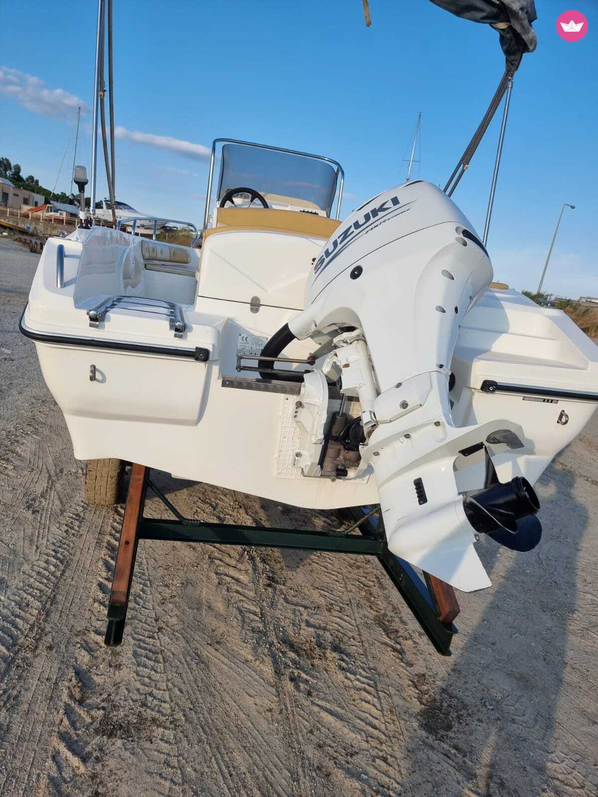 Bateau à moteur Seven Matrix 40cv 4