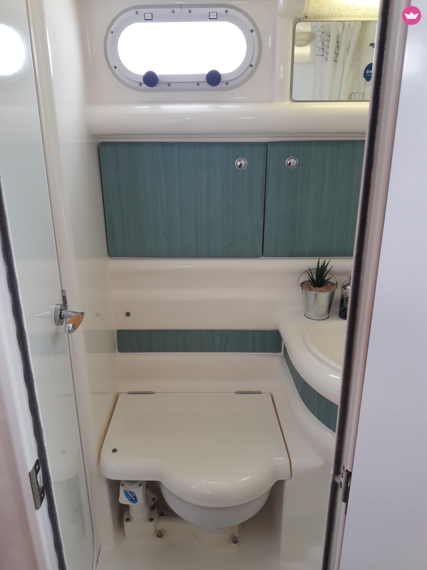 Motorboat Sealine 28  