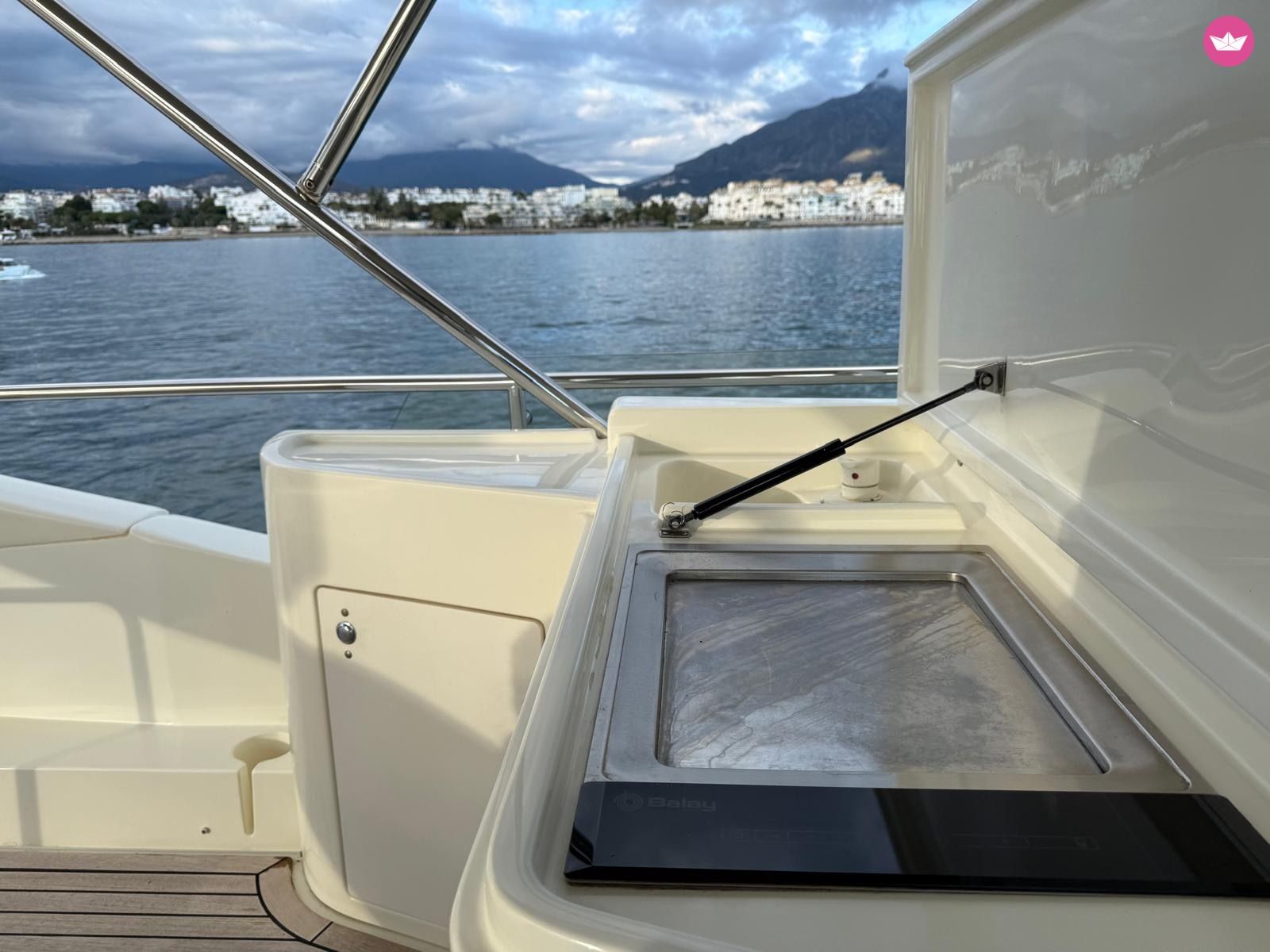 Yacht Ferreti 68 8