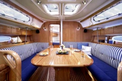 Aproveite o mar neste veleiro Bavaria 38 Cruiser