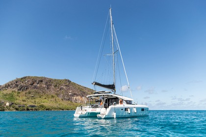 Rental Catamaran  Lagoon 42 Mahé