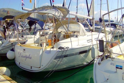 Rental Sailboat BAVARIA CRUISER 32 Trogir