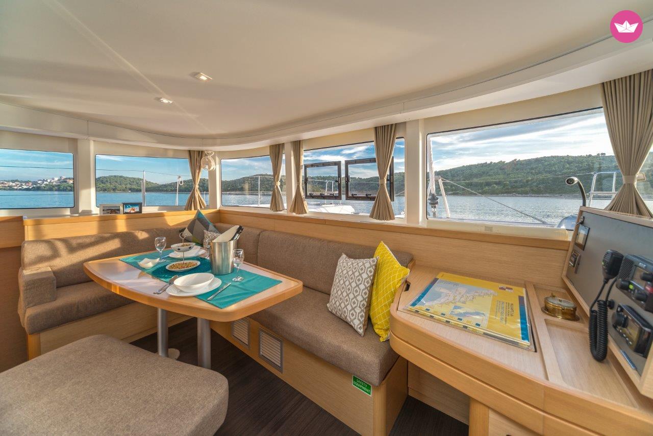Catamaran LAGOON 42 12.8m 7