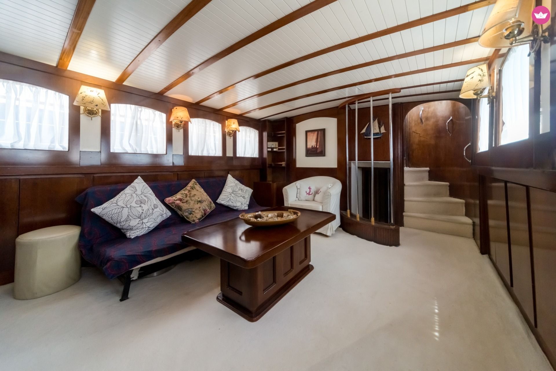 Charter motorboat in Athens  