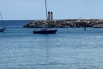 Hire Sailboat Beneteau 27 Le Lavandou