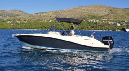 Location Bateau à moteur Quicksilver Activ 675 Sundeck Les Trois-Îlets
