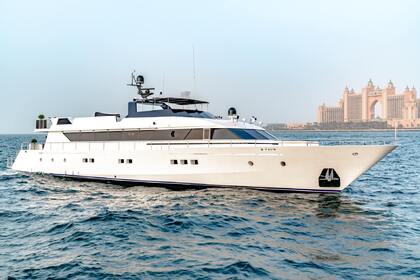 Hire Motor yacht Halter USA Cozmo 142 Dubai